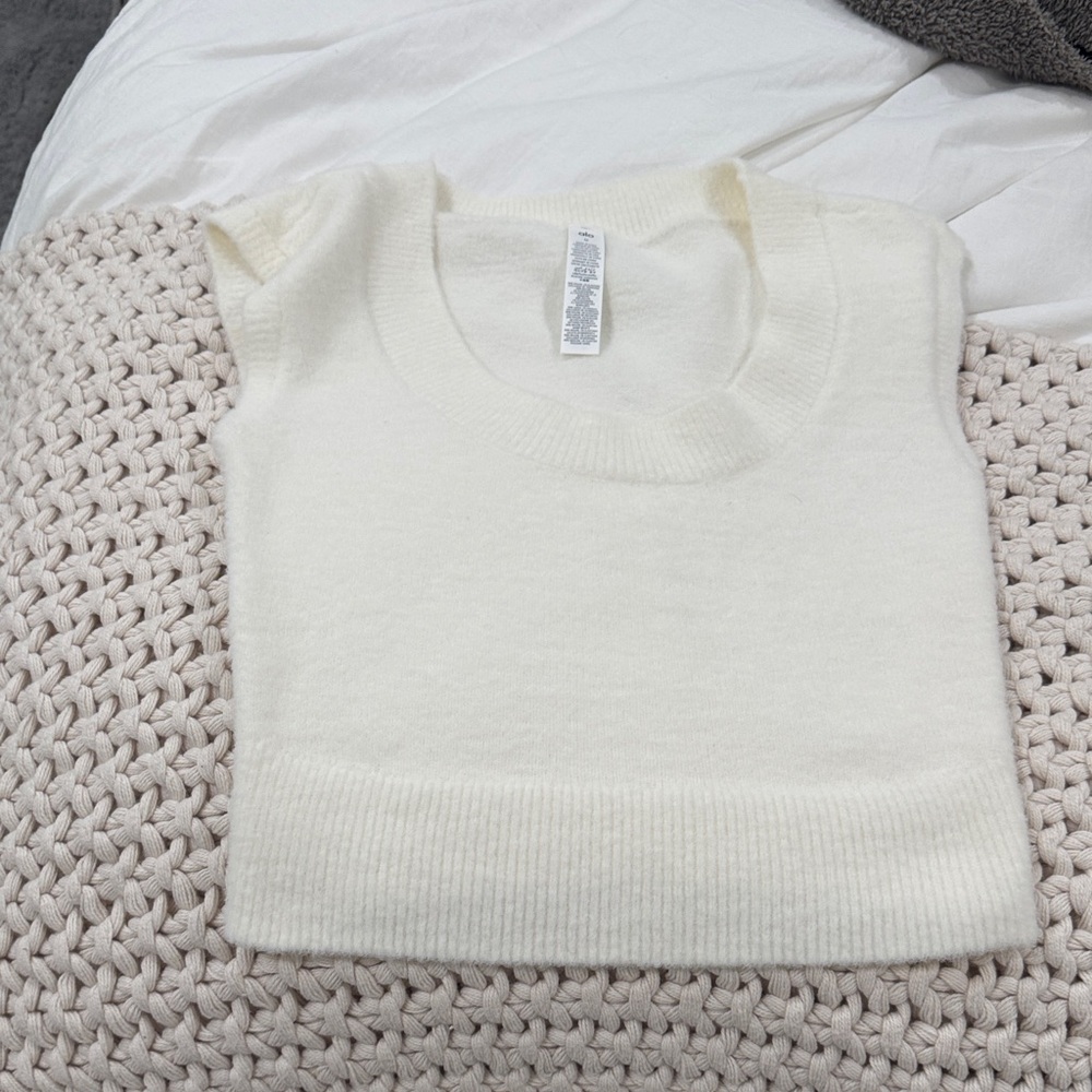 ALO Yoga Cream Crop Top
